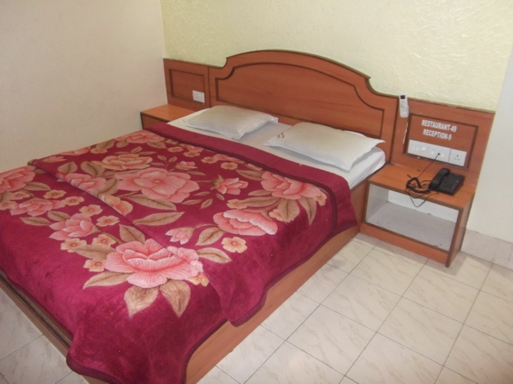 Hotel Ravikant Пуна Экстерьер фото